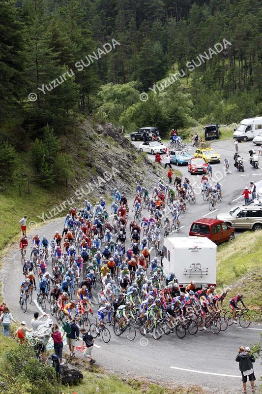 Peloton on Col Agnel002p.jpg